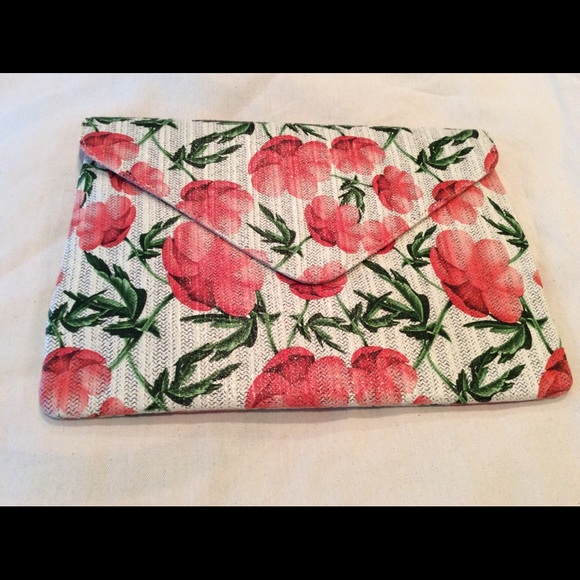NWT! Oversized Floral Straw Clutch 🎉Best in Bags HP🎉 - Picture 5 of 5